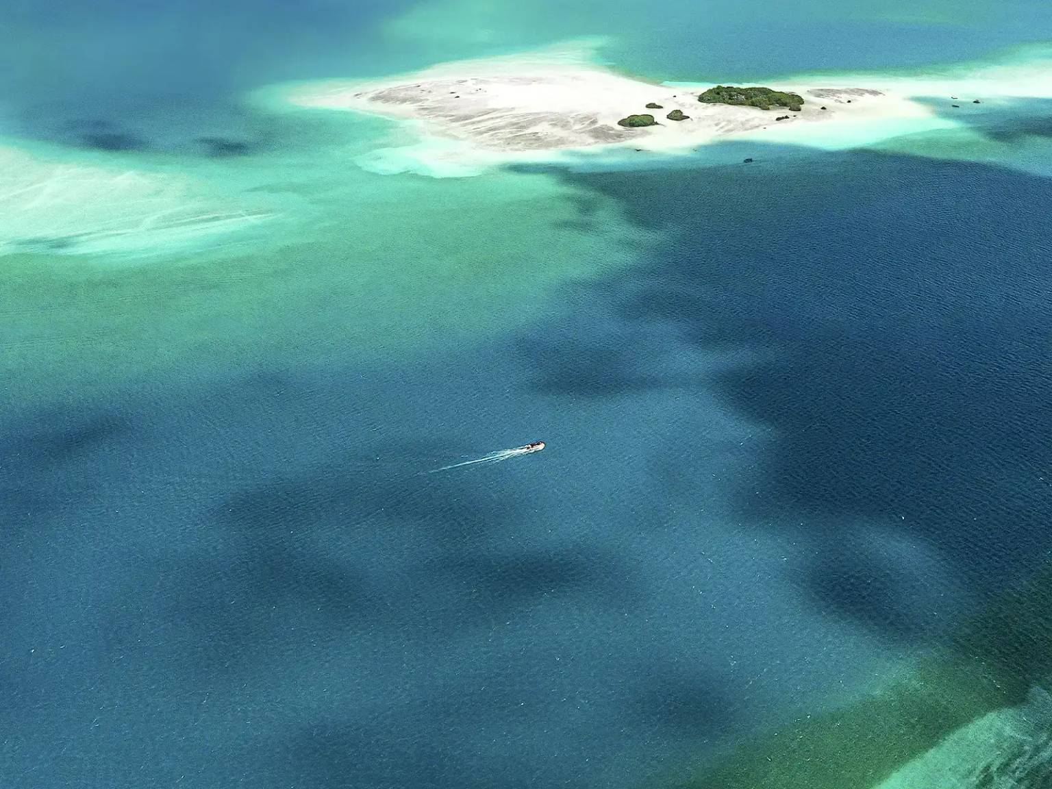 Atrévete a explorar los lugares más vírgenes y secretos de la laguna de los 7 colores.