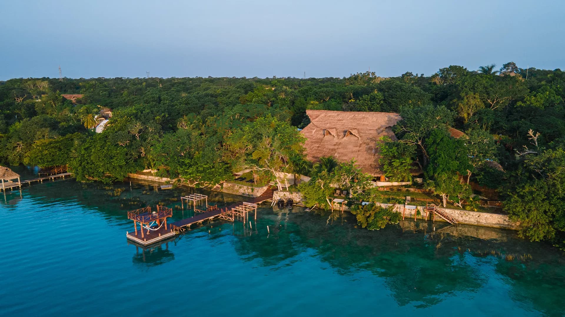  Destinos de Moda: Descubre por qué Mía Bacalar es el Lugar de moda para Escapadas de Lujo