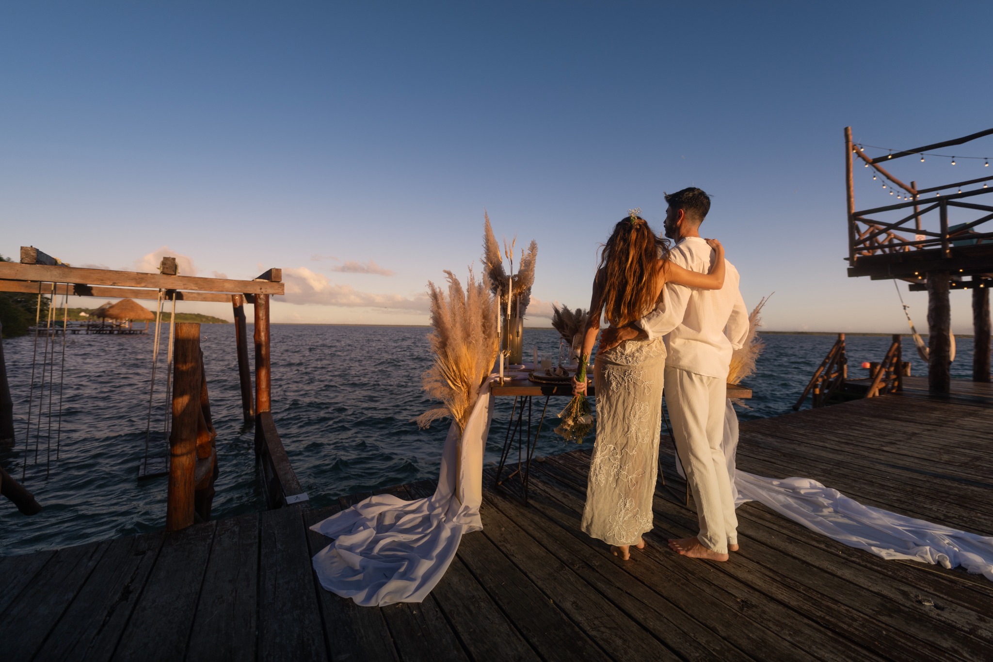 Couple on the Mía Bacalar pier during a celebration